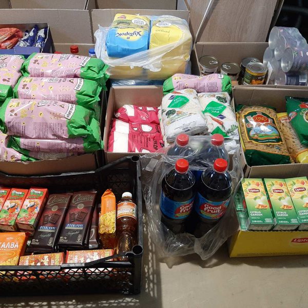 Every day many food baskets are created for the distribution