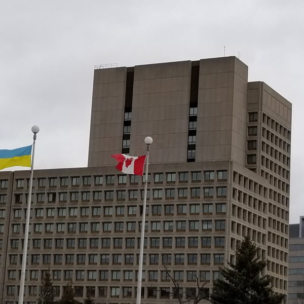 (Eng) Ottawa is raising the Ukrainian flag to show support to Ukraine