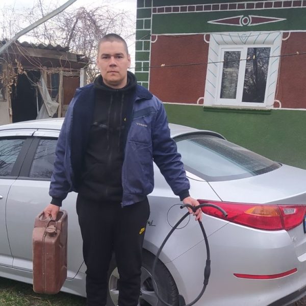 Helping Ukrainian refugees with car fuel
