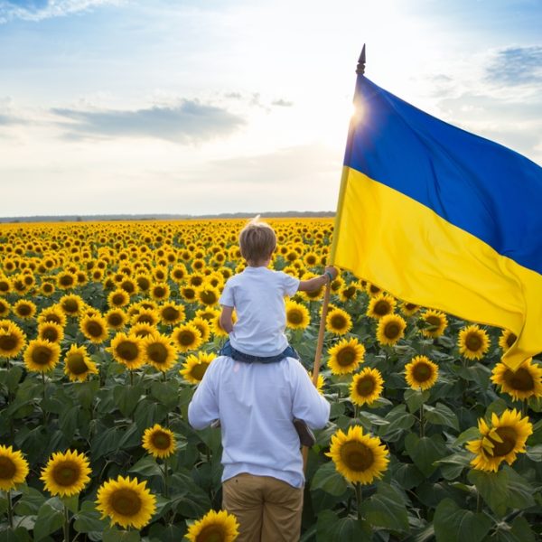 Україна тут, щоб залишитися. Підтримайте наш проект. Давайте зробимо це разом.